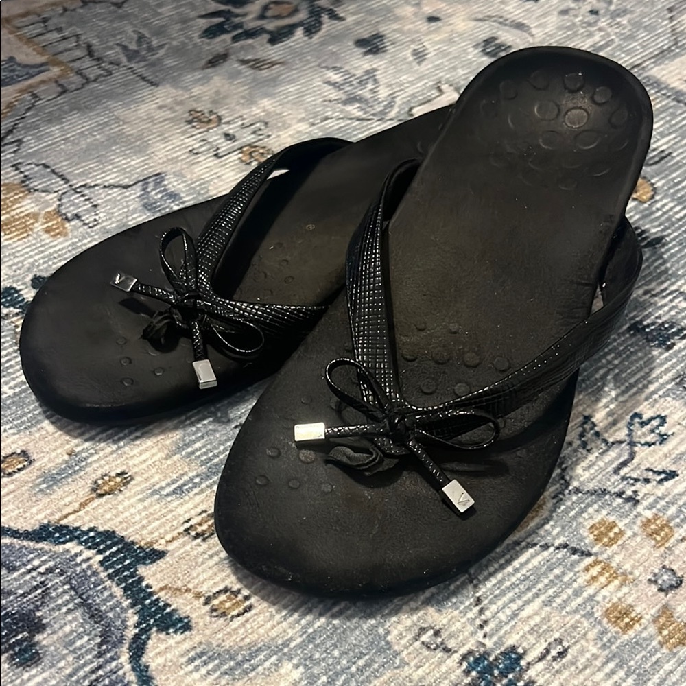 Vionic Black Bella Toe Post Sandal